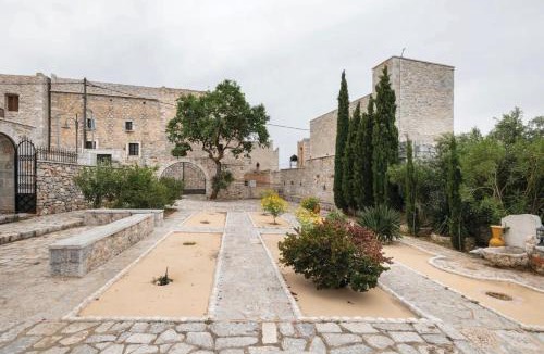 Pagkia House | Fameliti Casa Torre - Historic Maniot Tower House