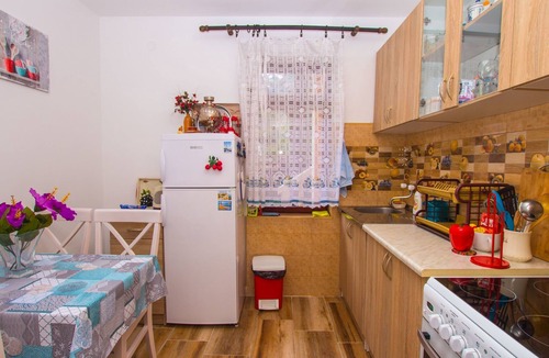 Kotor Apartment | Familienfreundliche Wohnung direkt am Meer by Interhome
