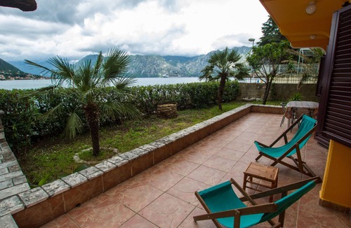 Kotor Apartment | Familienfreundliche Wohnung direkt am Meer by Interhome