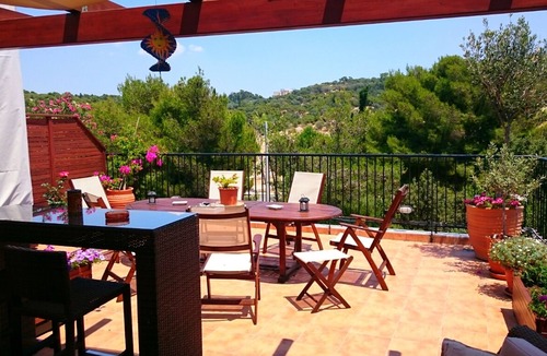 Petralona Apartment | Family apartment in Acropolis with roof garden