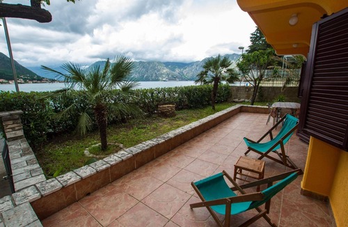 Dobrota House | Family-friendly seafront apartment