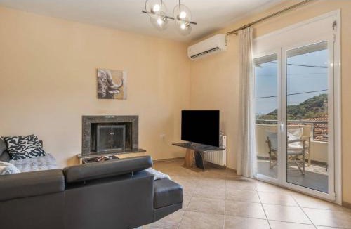 Aigio House | Family home