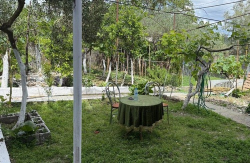 Mbrostar-Urë House | Family house with Garden & Free Parking