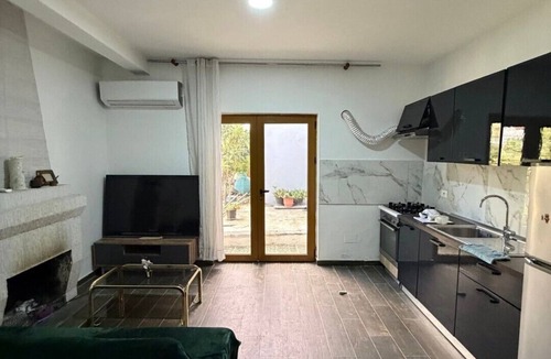 Mbrostar-Urë House | Family house with Garden & Free Parking