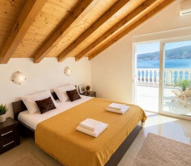 Bijela Apartment | Family House with pool & sea view