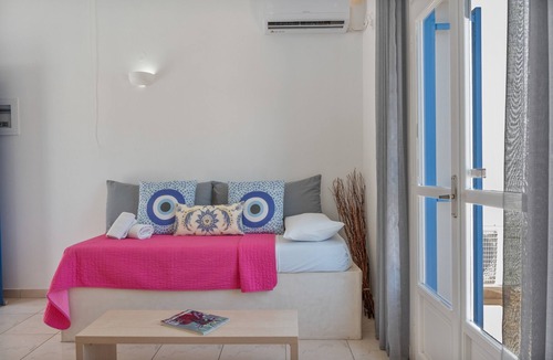Agios Georgios Bed & Breakfast | Family Maisonette Apartment - Sleeps 5