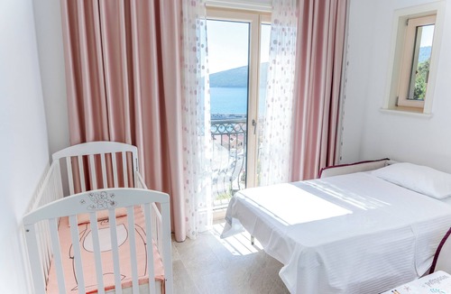 Radovici Apartment | Family three bedroom apartment with sea view in Lustica Bay