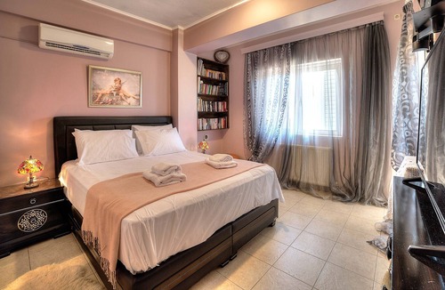 Anavyssos Villa | Family Villa Mythos With a Magnificent garden and Large Swimming Pool