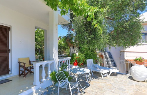 Gaios Apartment | Faros Ennea: Gaios Guest house, sea views, sleeps 2
