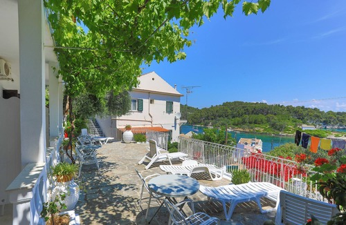 Gaios Apartment | Faros Ennea: Gaios Guest house, sea views, sleeps 2