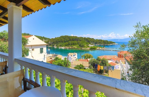 Gaios Apartment | Faros Tessera: Gaios Suite, sea views, near the beach