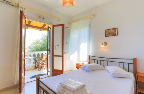 Gaios Apartment | Faros Tessera: Gaios Suite, sea views, near the beach