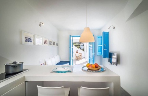 Finikia Apartment | Fava Eco Suites - Honeymoon Suite with Outdoor Private Jetted Tub