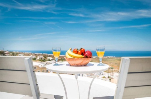Finikia Apartment | Fava Eco Suites - Honeymoon Suite with Outdoor Private Jetted Tub