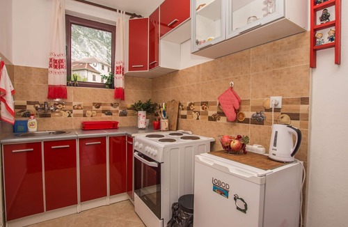 Kotor Apartment | Ferienappartement am Meer mit Terrasse by Interhome