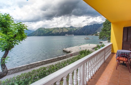 Kotor Apartment | Ferienappartement am Meer mit Terrasse by Interhome