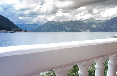 Kotor Apartment | Ferienappartement am Meer mit Terrasse by Interhome