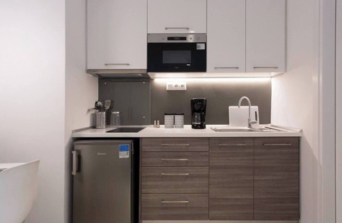 Palaio Faliro Apartment | #FH13 Garden level studio in Faliro