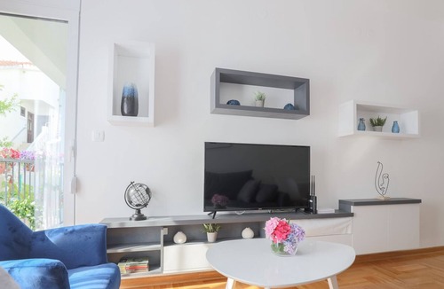 Velji Vinogradi Apartment | Flat w Balcony 3 min to Beach Near Budva Old Town