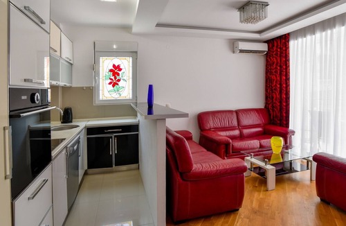 Babilonija Apartment | Flat w Balcony 5 min to Beach Near Budva Old Town