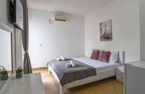 Gjerana Apartment | Flat w Balcony, Garden, 5 min to Ulcinj Long Beach