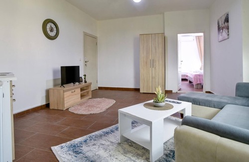Gjerana Apartment | Flat w Garden, Balcony 5 min to Beaches in Uljinc
