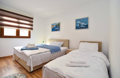 Bar Apartment | Flat with Terrace 4 min to Beach in Bar
