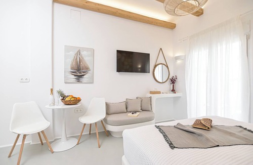 Old Town Naxos Hotel | Fleria Seaview Suites