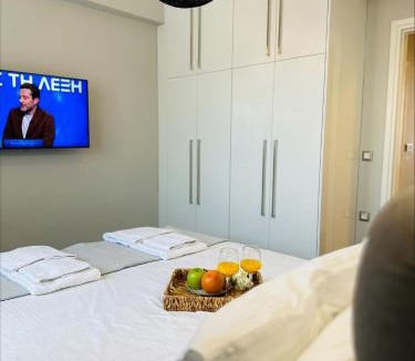 Petaloudes Apartment | Flev's House with Jacuzzi & Rooftop BBQ