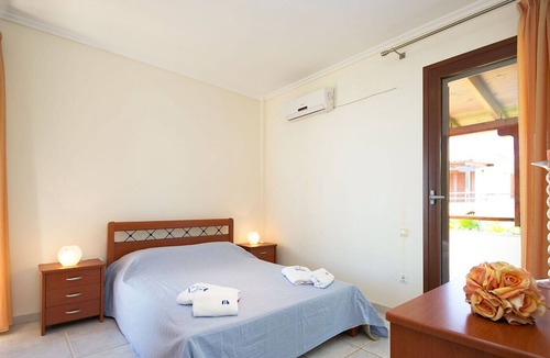 Afytos Villa | #FLH - Diamond Villa - Afitos Hidden Gems