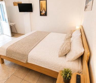 Flogita Apartment | Flogita 5 Seaside Apartments - 150m from Beach, Ideal for Families & Groups