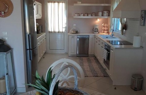 Agios Emilianos Apartment | Flowerhouse