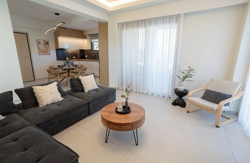 Lakopetra House | Forestbreeze 1: Luxury 3 Bedroom Villa with Private Pool & Garden