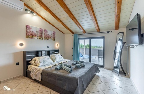 Marathon Apartment | Four 4Season - Beach Access & Amazing View Retreat in Nea Makri