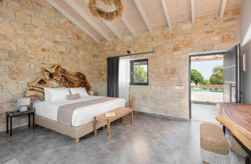 Afytos Apartment | "Four Olives" Luxury Rooms, Afitos #FeelsLikeHome