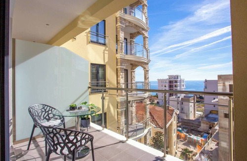 Becici Apartment | *Free Spa* Modern Dream Getaway! Sea View 1BR + p.