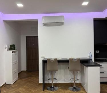 Dobra Voda Apartment | French Mood