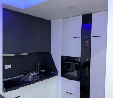Dobra Voda Apartment | French Mood