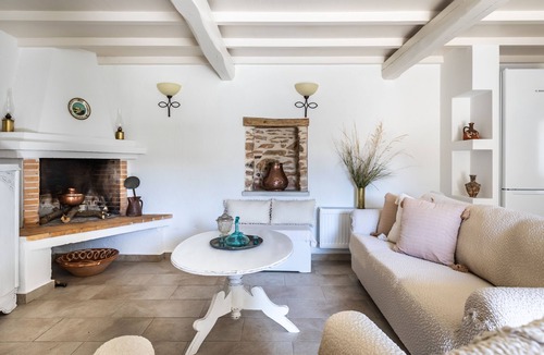 Skopelos Town Villa | Fully renovated house of Skopelos’ style into nature! .