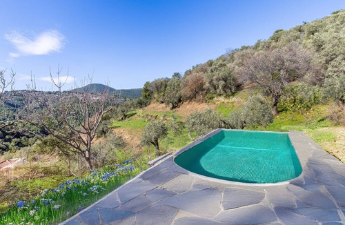 Skopelos Town Villa | Fully renovated house of Skopelos’ style into nature! .