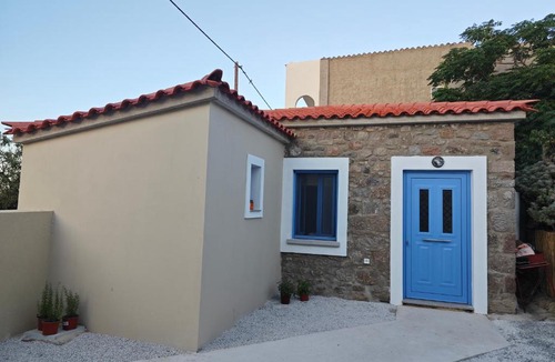 Varos House | Fully restored stone heritage home