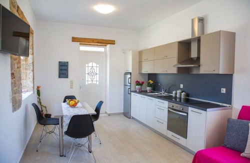 Haraki Apartment | G&K Stone Suites