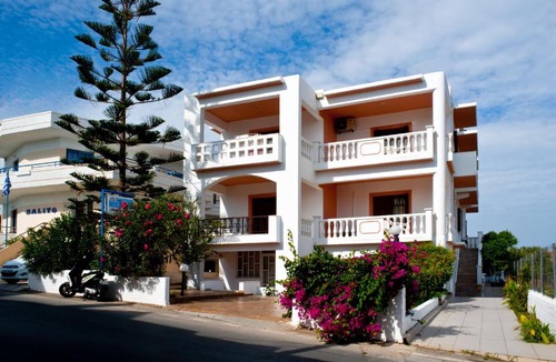 Galatas Apartment | Galatas studio 3, ideal for solo travellers, 750m from the beach