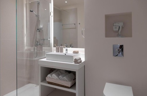 Piraeus Hotel | Gallery Suites & Residences Piraeus