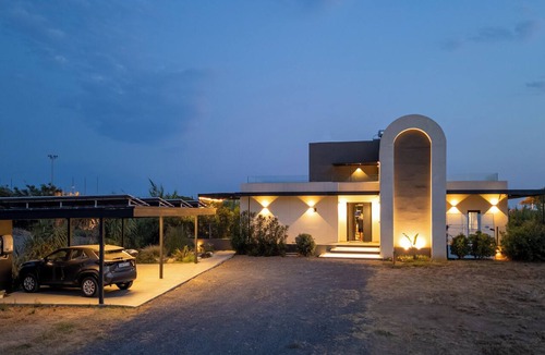 Akovitika Apartment | Garden Suite with Private Courtyard & Pool Access