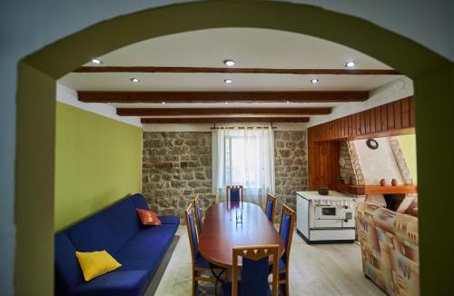 Prcanj House | Garden Vista Stone House