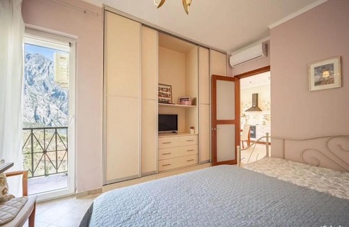 Orahovac Apartment | GH Mountain & Bay View with POOL