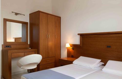Kalathas Apartment | Giorgi's Blue Apartments