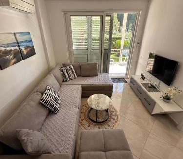 Ishem Apartment | Gjiri i Lalzit Lura 3 Apartment Toni