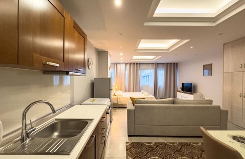 Plaka Condo | Glamorous & Spacious Renovated Apartment, Syntagma